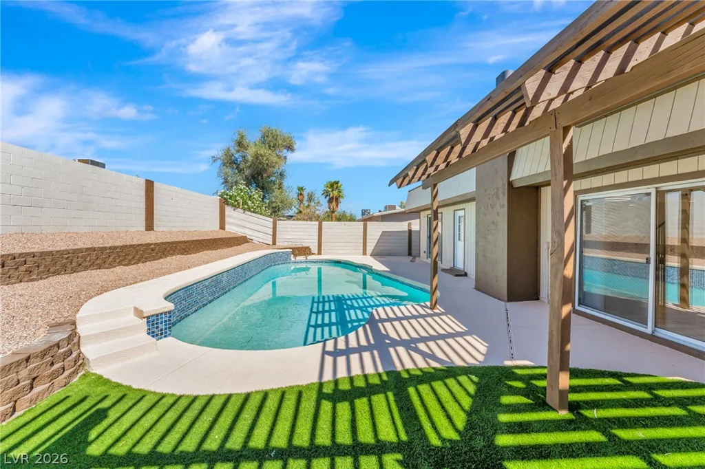 816 Antigua, Las Vegas, NV 89145