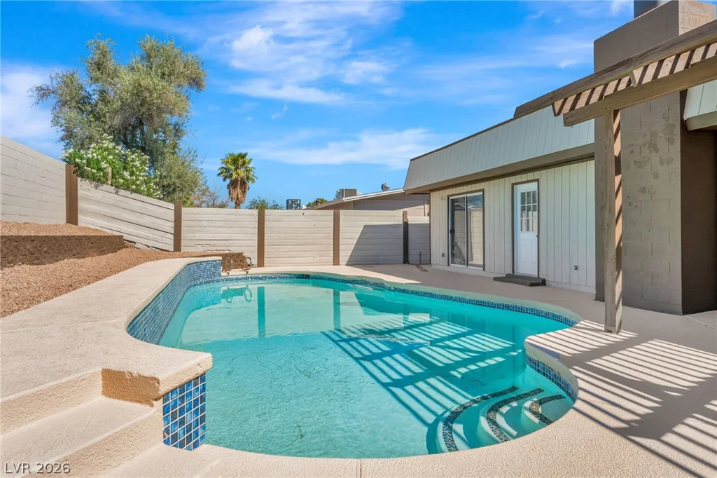 816 Antigua, Las Vegas, NV 89145