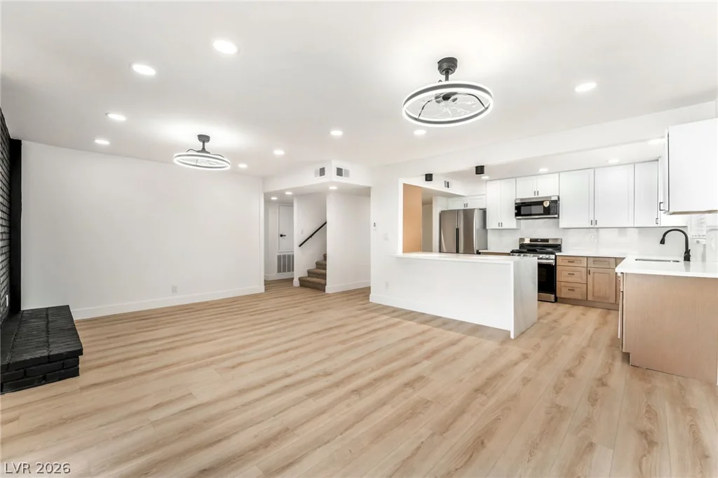 816 Antigua, Las Vegas, NV 89145