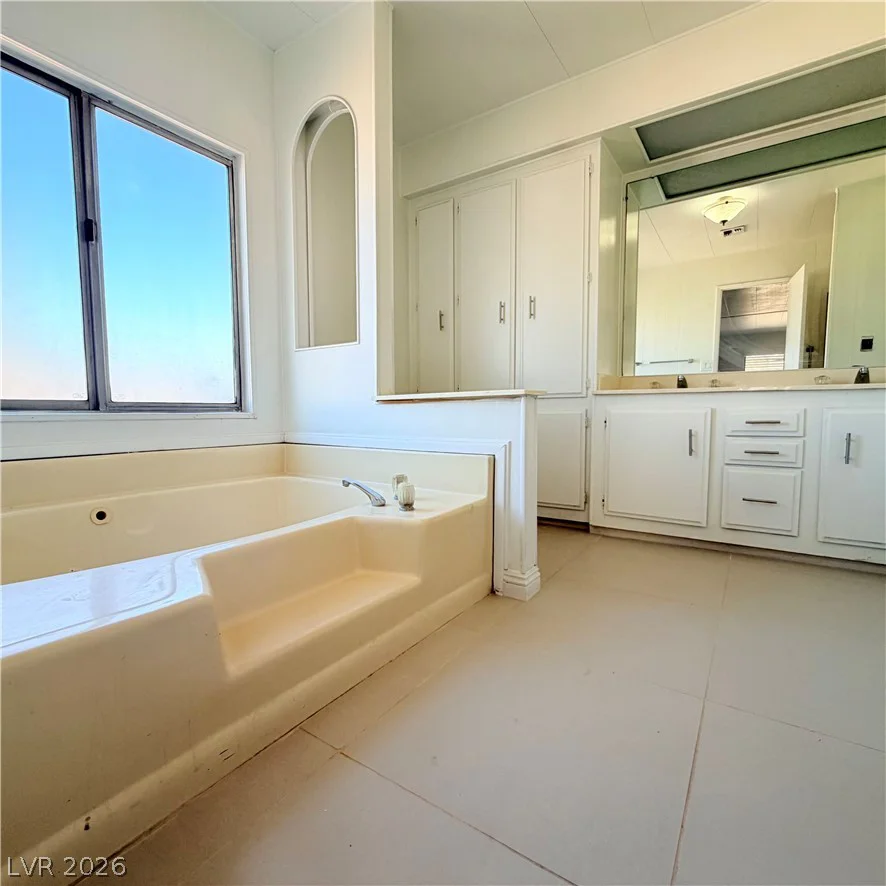 4670 Hildago, Las Vegas, NV 89121