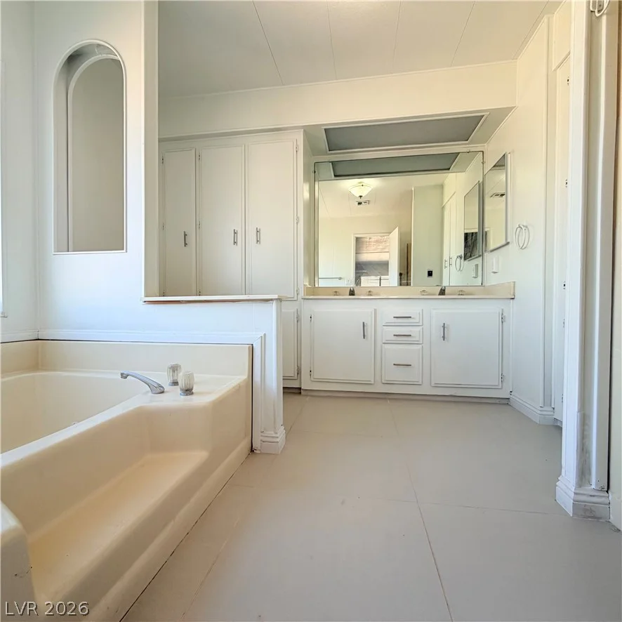 4670 Hildago, Las Vegas, NV 89121