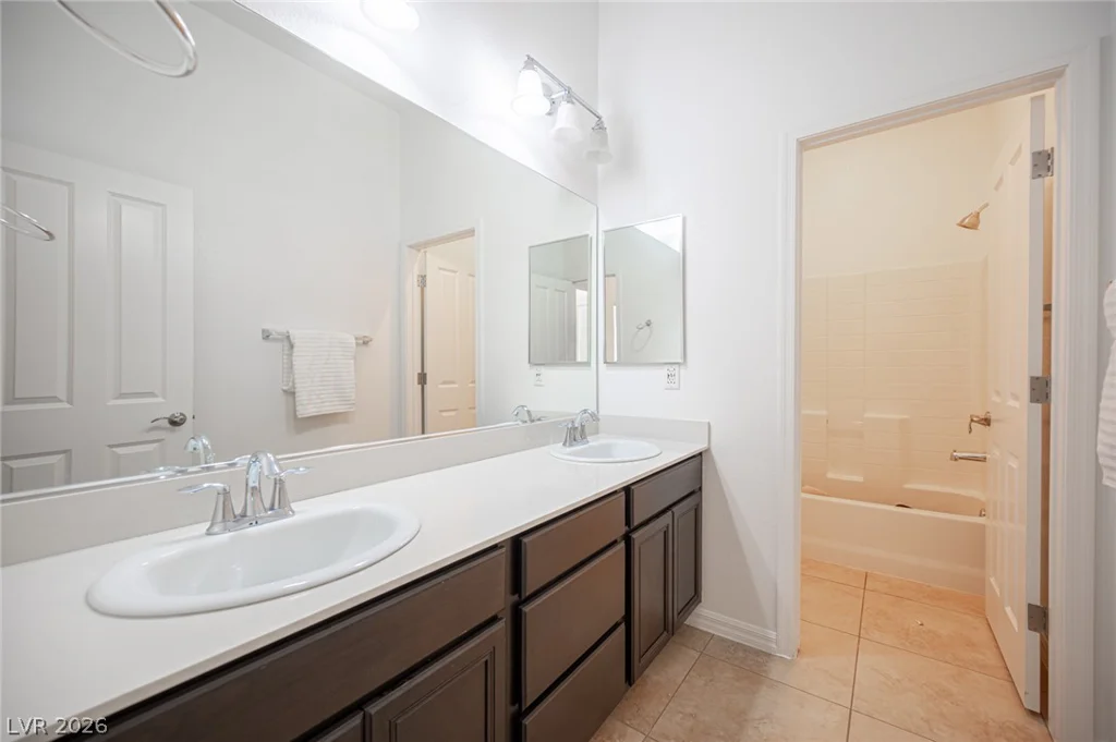 8618 Amber Autumn, Las Vegas, NV 89131