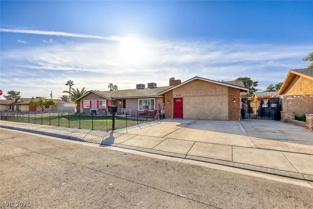 4591 Philadelphia, Las Vegas, NV 89104