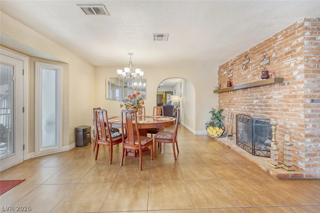 4591 Philadelphia, Las Vegas, NV 89104