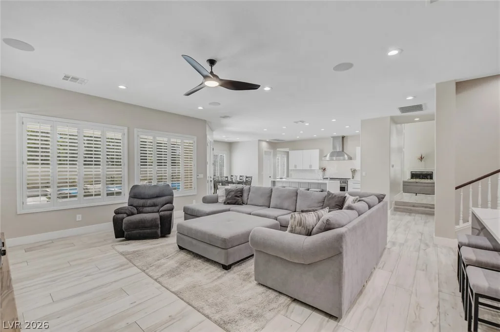 304 Queens Gate, Las Vegas, NV 89145