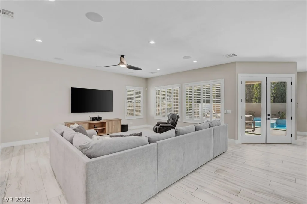 304 Queens Gate, Las Vegas, NV 89145