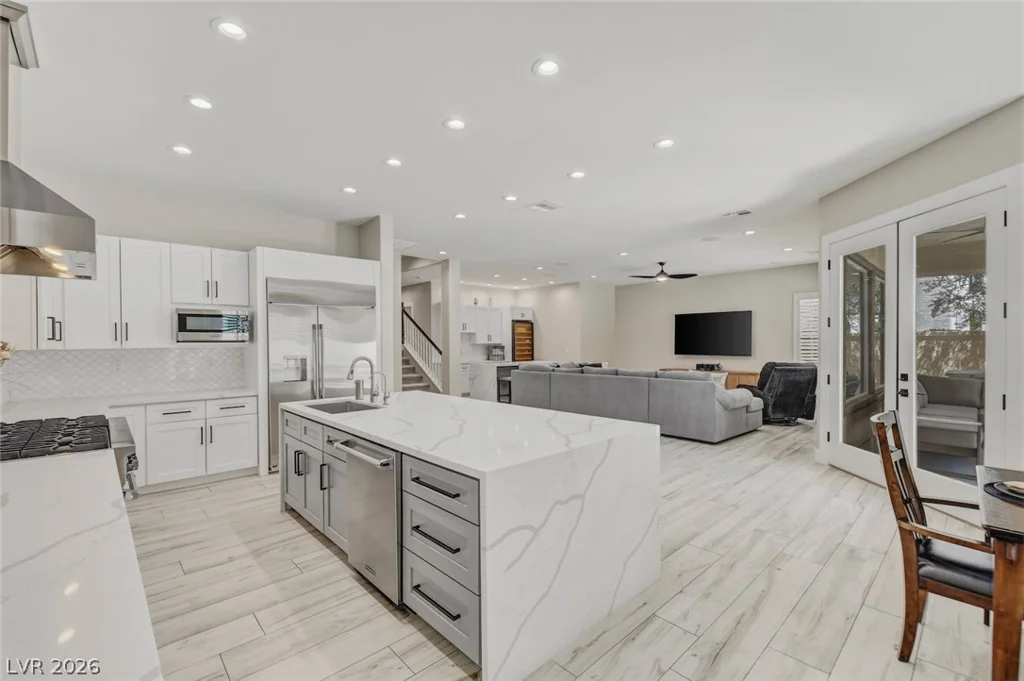 304 Queens Gate, Las Vegas, NV 89145