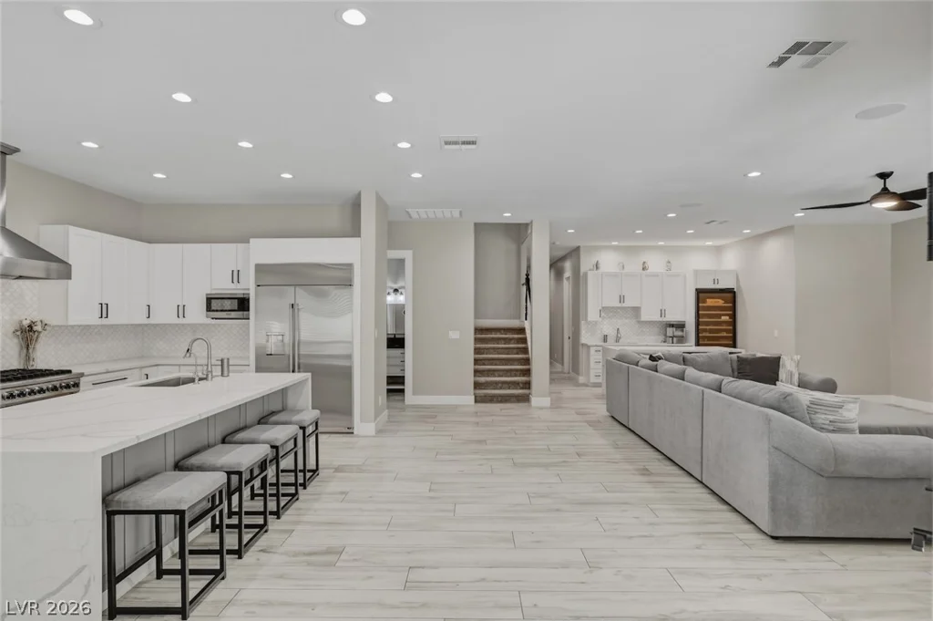 304 Queens Gate, Las Vegas, NV 89145