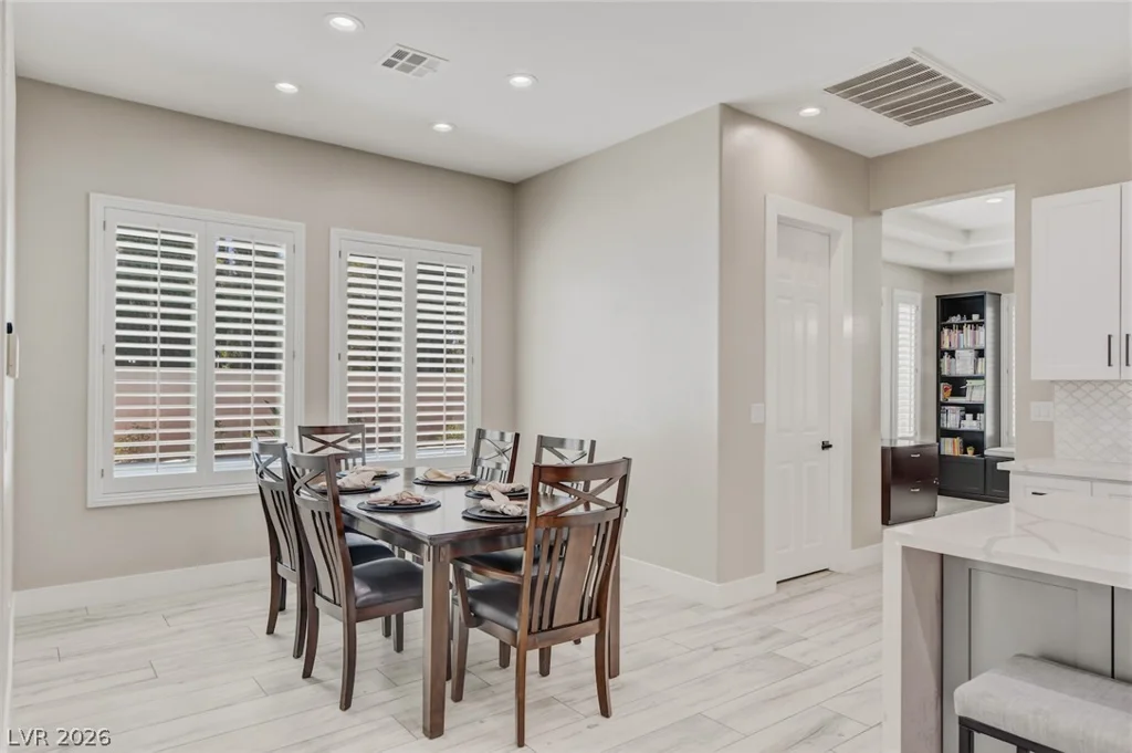 304 Queens Gate, Las Vegas, NV 89145