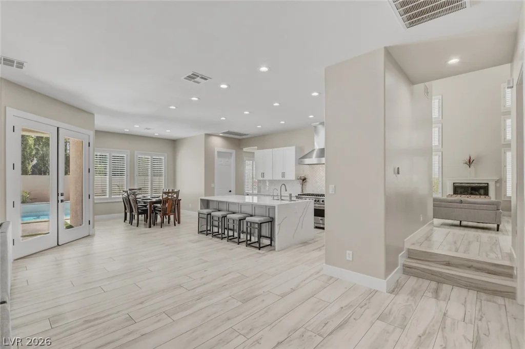 304 Queens Gate, Las Vegas, NV 89145