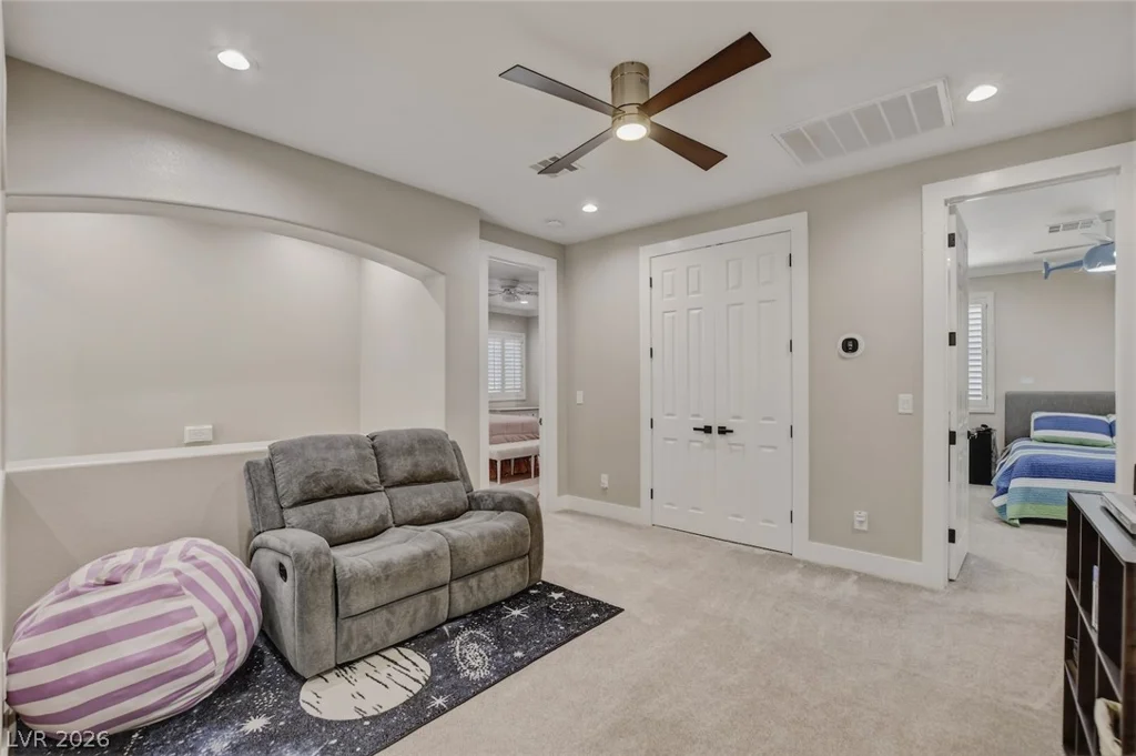 304 Queens Gate, Las Vegas, NV 89145