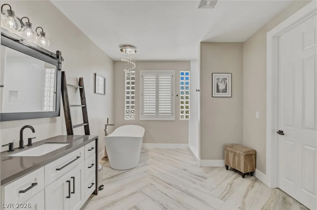 304 Queens Gate, Las Vegas, NV 89145