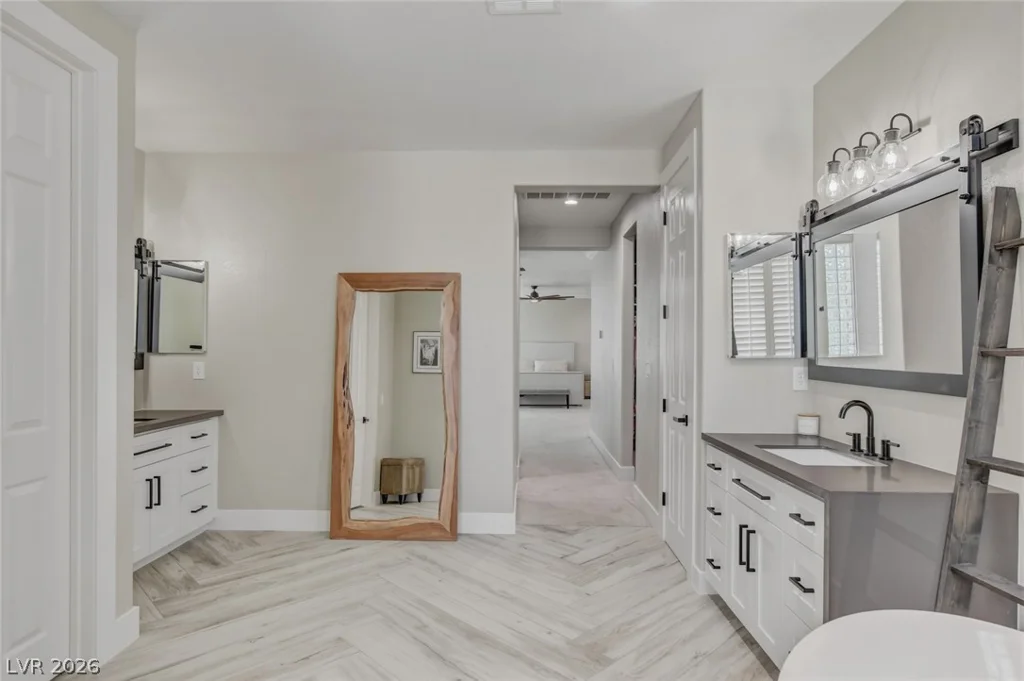 304 Queens Gate, Las Vegas, NV 89145