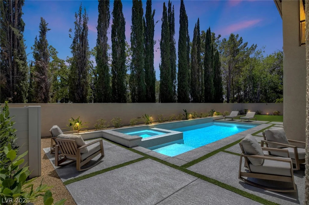 304 Queens Gate, Las Vegas, NV 89145