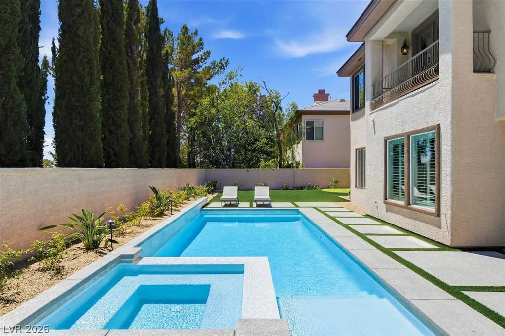 304 Queens Gate, Las Vegas, NV 89145