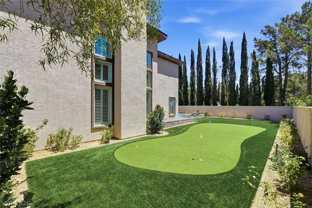 304 Queens Gate, Las Vegas, NV 89145