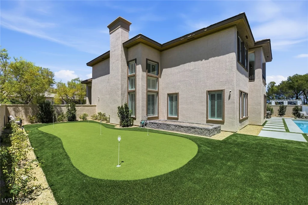 304 Queens Gate, Las Vegas, NV 89145