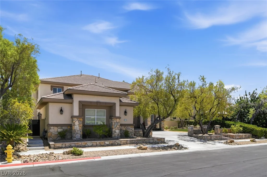 304 Queens Gate, Las Vegas, NV 89145