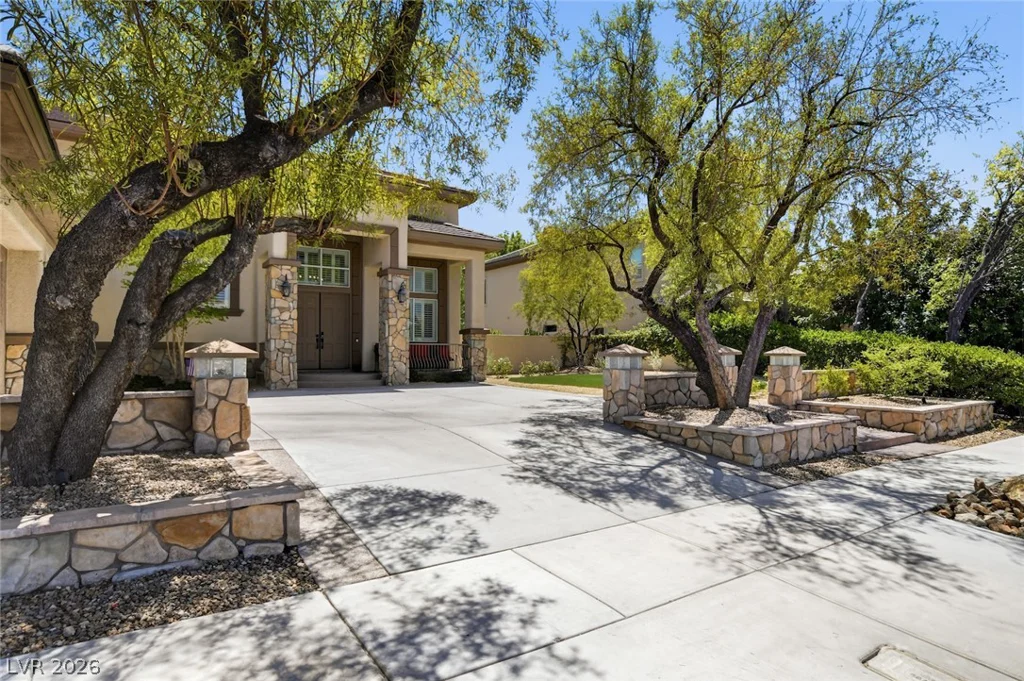 304 Queens Gate, Las Vegas, NV 89145