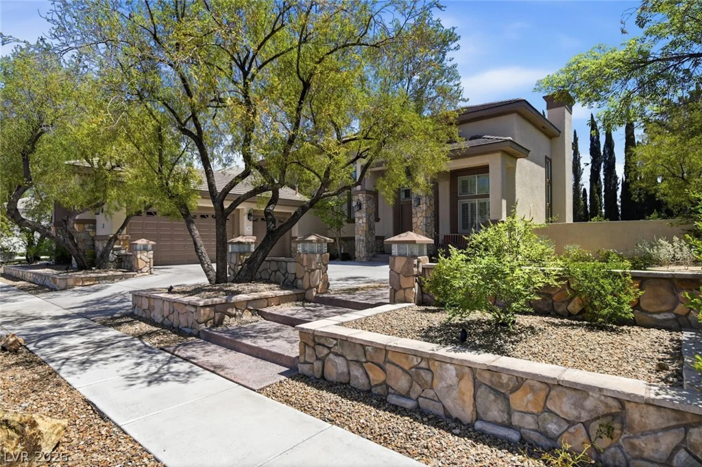 304 Queens Gate, Las Vegas, NV 89145