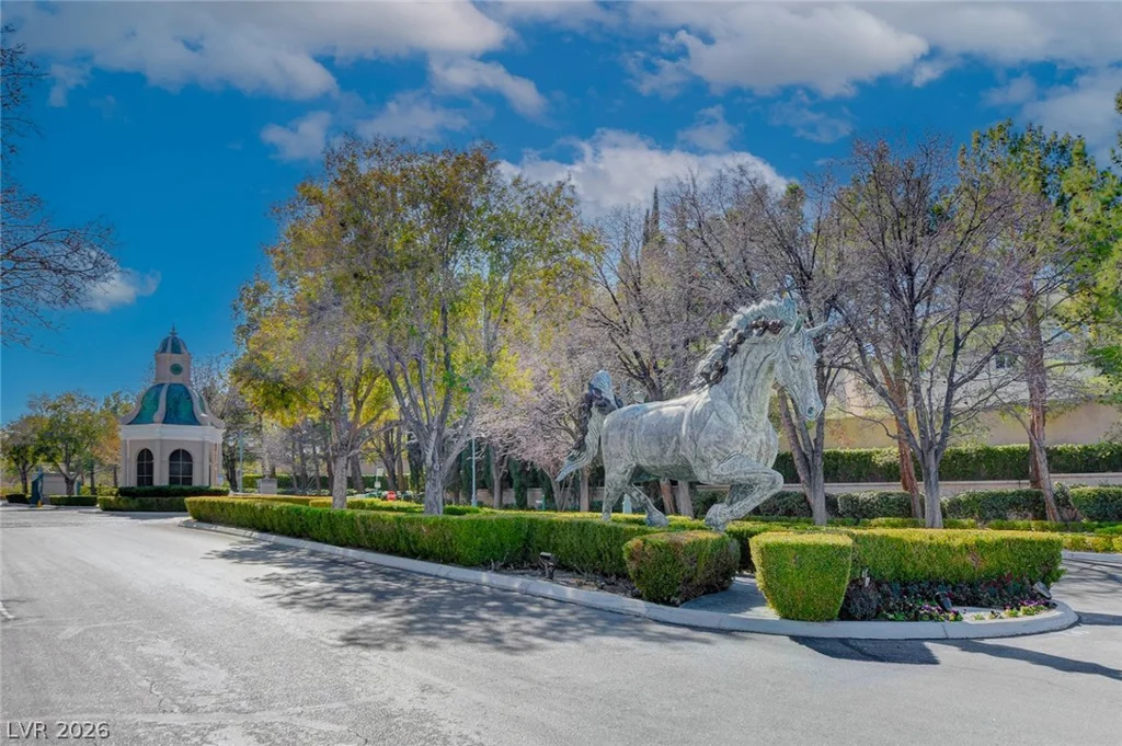 304 Queens Gate, Las Vegas, NV 89145