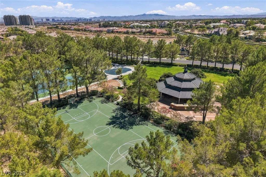 304 Queens Gate, Las Vegas, NV 89145