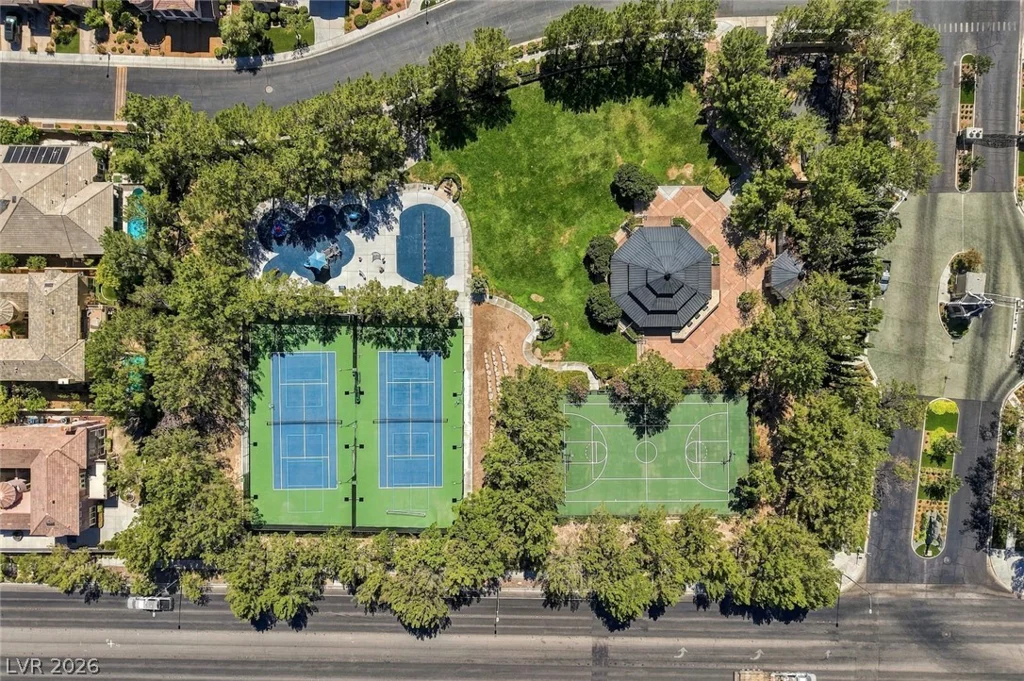 304 Queens Gate, Las Vegas, NV 89145
