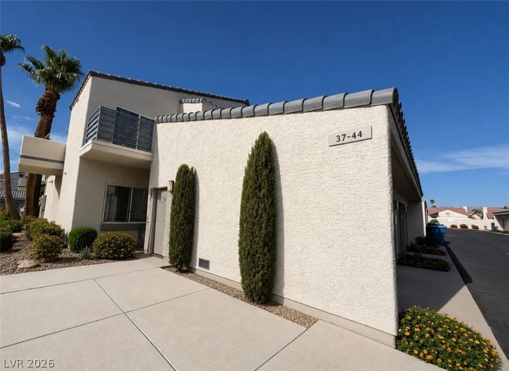 6250 Flamingo, Las Vegas, NV 89103