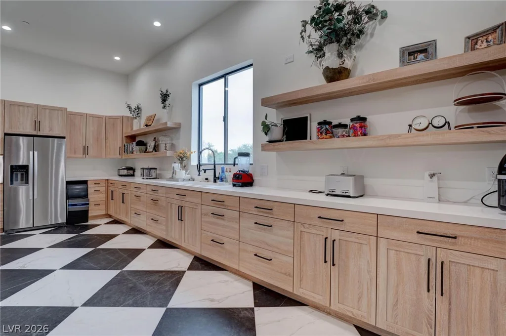 6265 Iron Mountain, Las Vegas, NV 89131