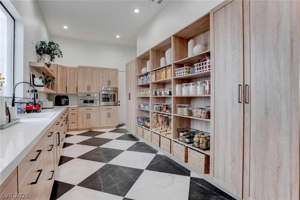 6265 Iron Mountain, Las Vegas, NV 89131