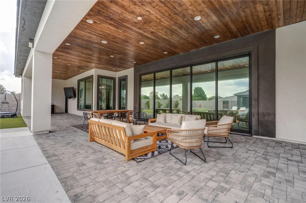 6265 Iron Mountain, Las Vegas, NV 89131