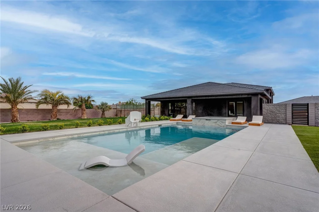 6265 Iron Mountain, Las Vegas, NV 89131