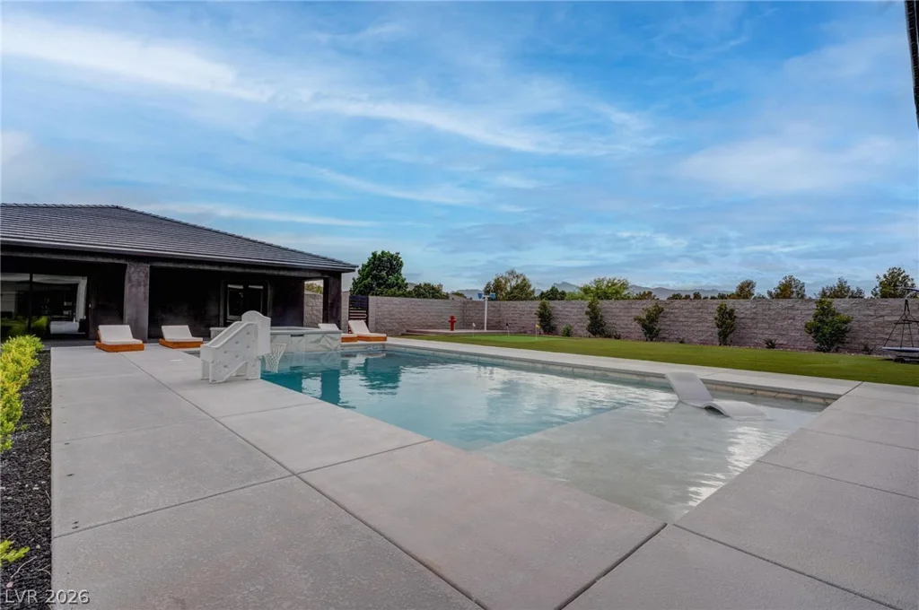 6265 Iron Mountain, Las Vegas, NV 89131