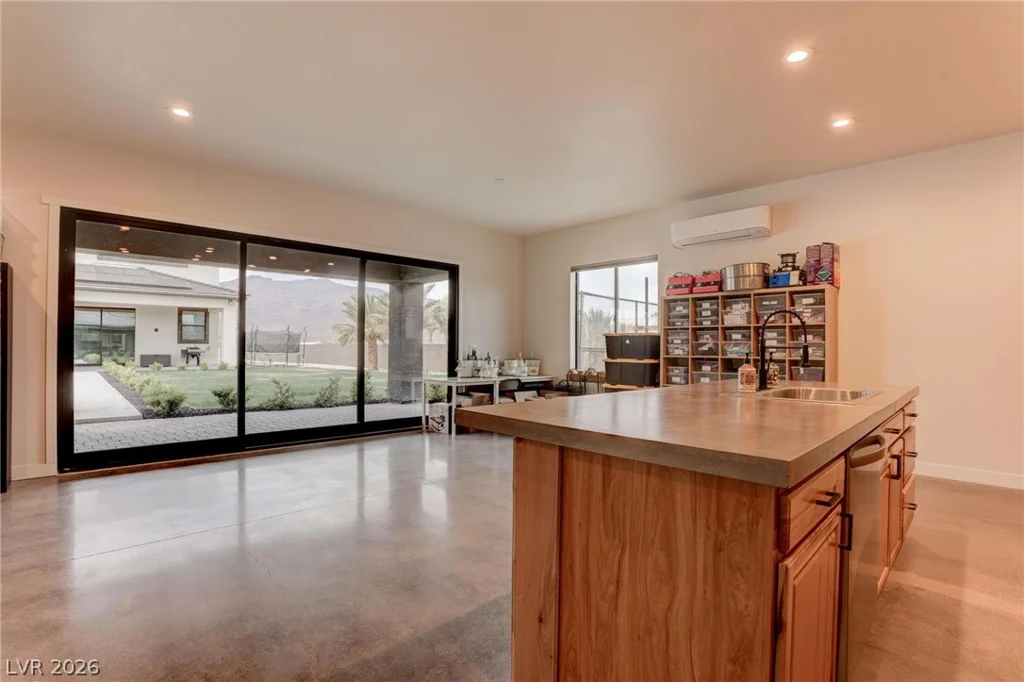 6265 Iron Mountain, Las Vegas, NV 89131