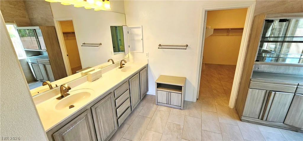 8229 Flowing Rapids, Las Vegas, NV 89131