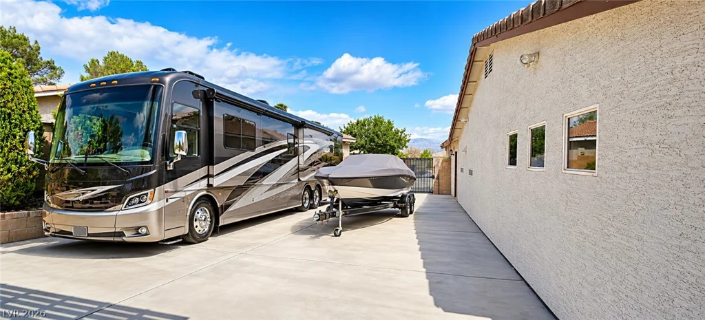 8229 Flowing Rapids, Las Vegas, NV 89131