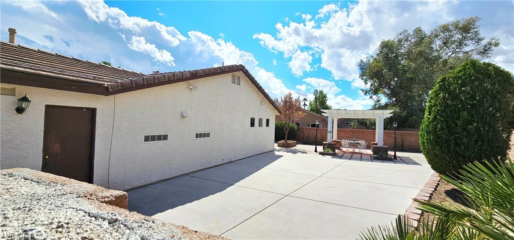 8229 Flowing Rapids, Las Vegas, NV 89131