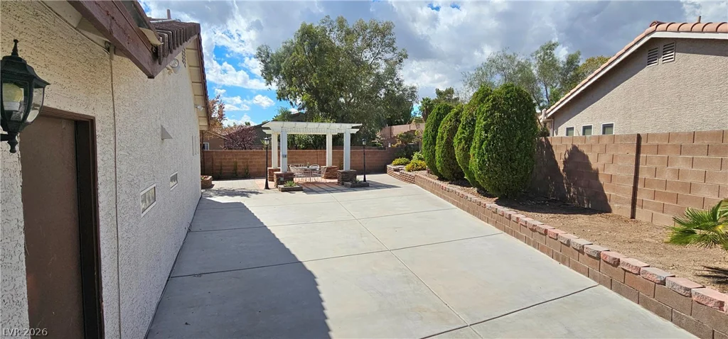 8229 Flowing Rapids, Las Vegas, NV 89131