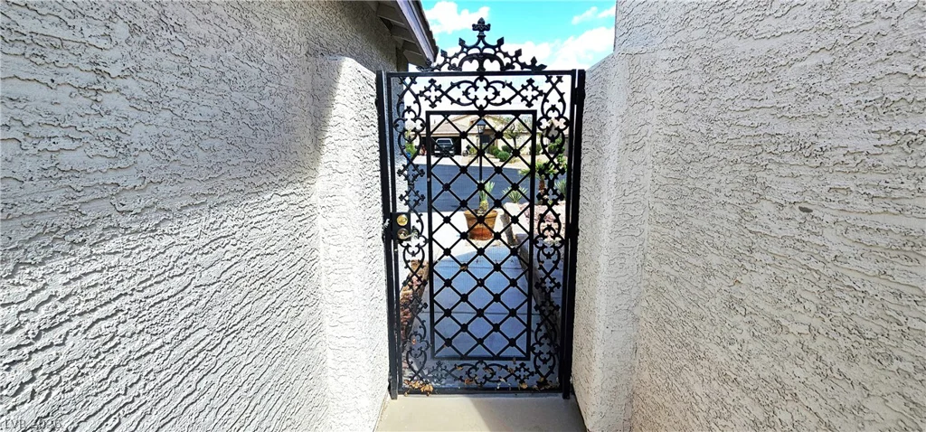 8229 Flowing Rapids, Las Vegas, NV 89131