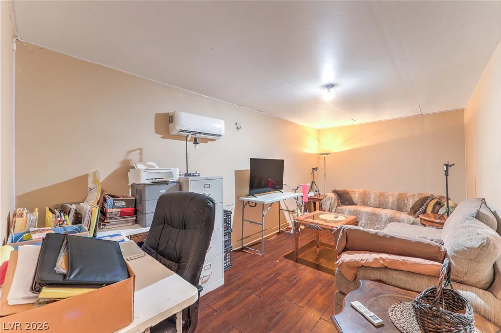 6728 Wenatchee, Las Vegas, NV 89107