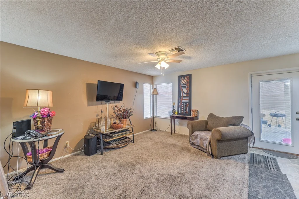 6728 Wenatchee, Las Vegas, NV 89107