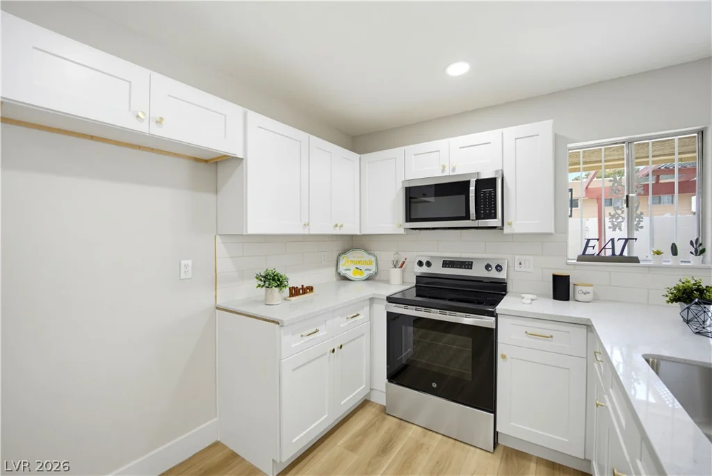 2556 Paradise Village, Las Vegas, NV 89120