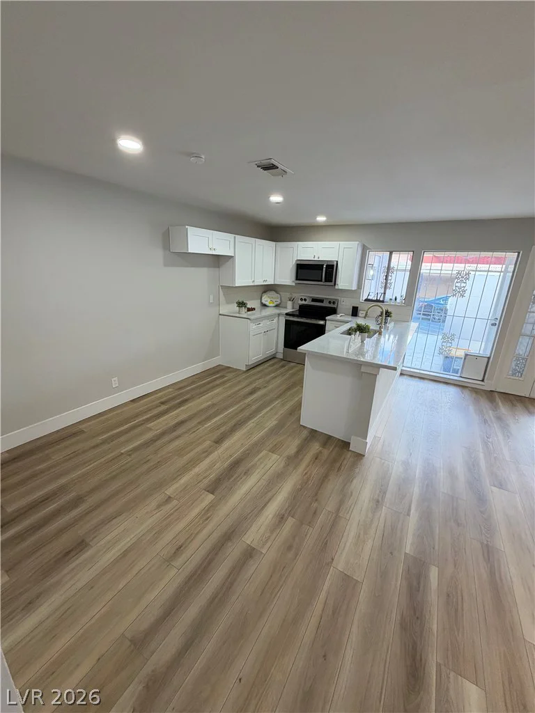 2556 Paradise Village, Las Vegas, NV 89120