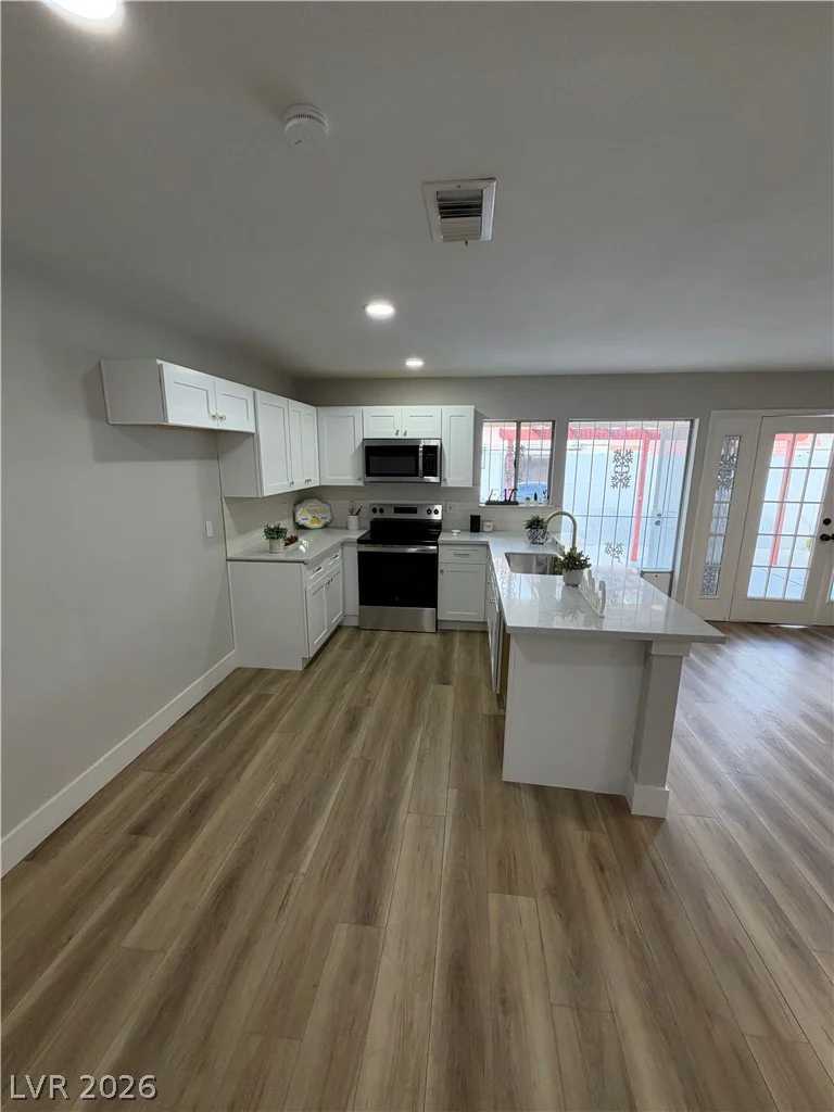 2556 Paradise Village, Las Vegas, NV 89120