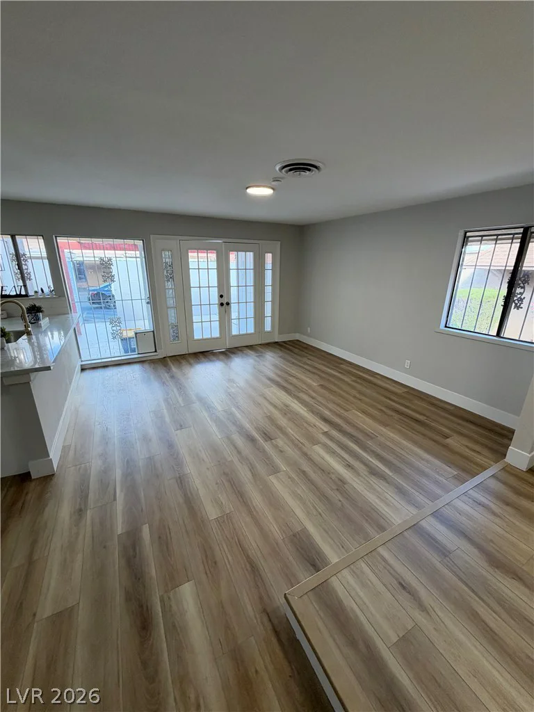 2556 Paradise Village, Las Vegas, NV 89120