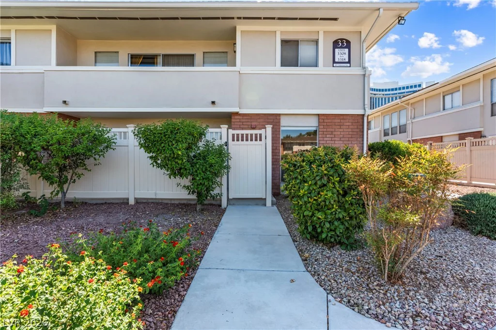 697 Oakmont, Las Vegas, NV 89109