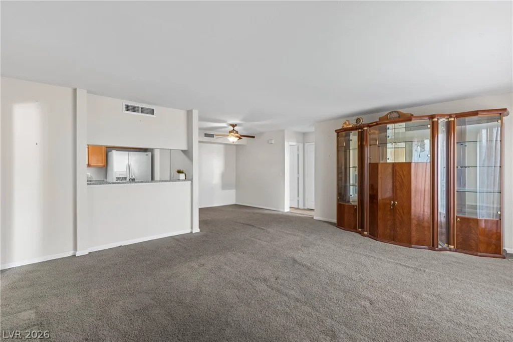 697 Oakmont, Las Vegas, NV 89109
