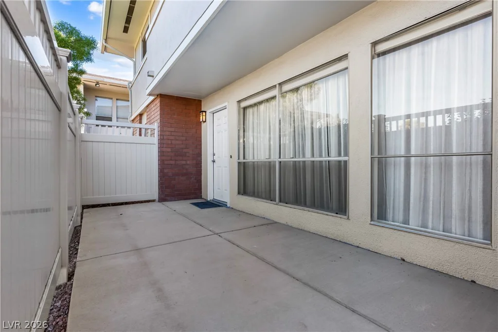 697 Oakmont, Las Vegas, NV 89109