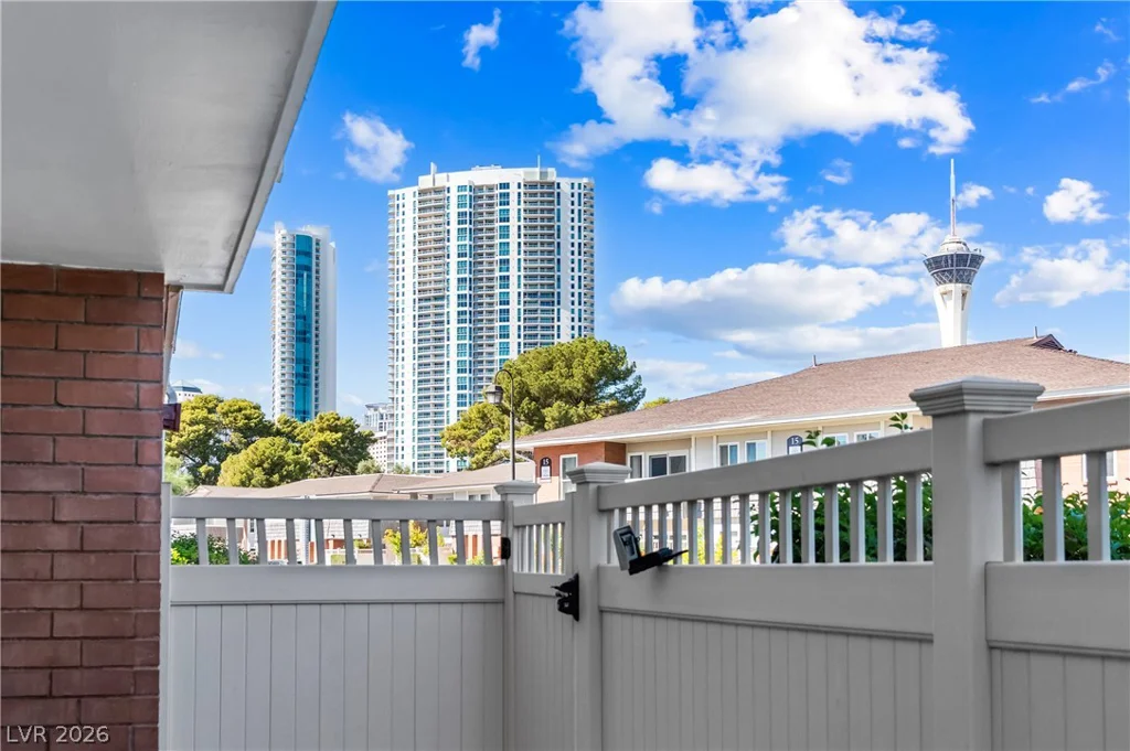 697 Oakmont, Las Vegas, NV 89109