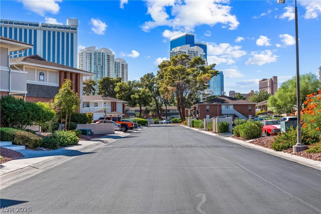 697 Oakmont, Las Vegas, NV 89109